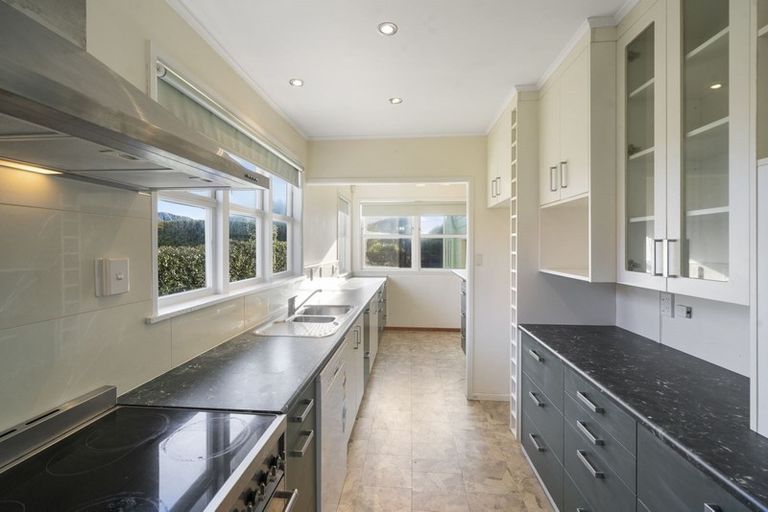 Photo of property in 98 Field Way, Waikanae Beach, Waikanae, 5036