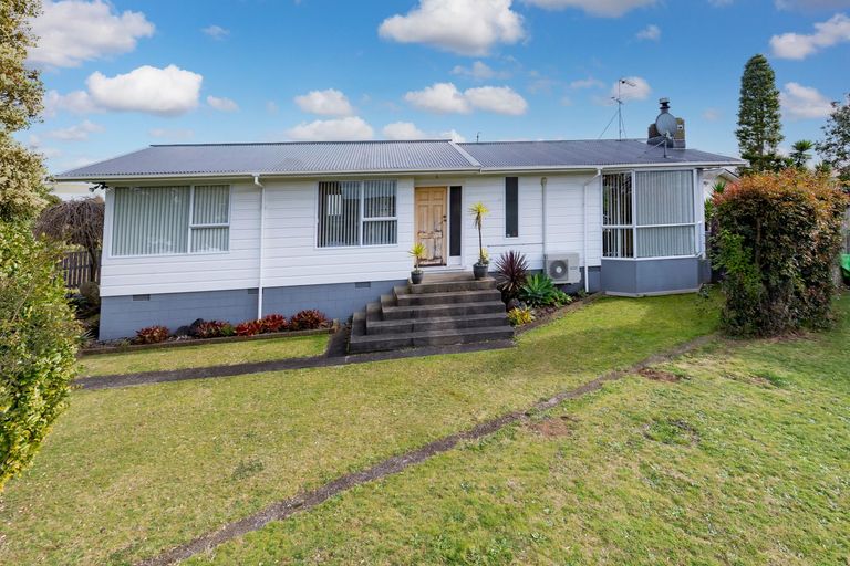 Photo of property in 19 Paterson Avenue, Pukekohe, 2120