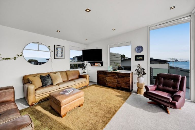 Photo of property in 2/5 Beach Street, Fitzroy, New Plymouth, 4312