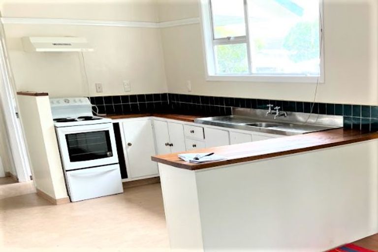 Photo of property in 33 Hardy Street, Waterloo, Lower Hutt, 5011