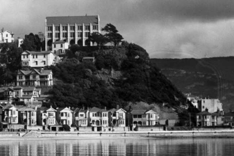 Photo of property in 186 Oriental Parade, Oriental Bay, Wellington, 6011