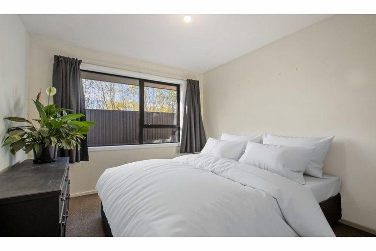 Photo of property in 2/69 Tyrone Street, Belfast, Christchurch, 8051