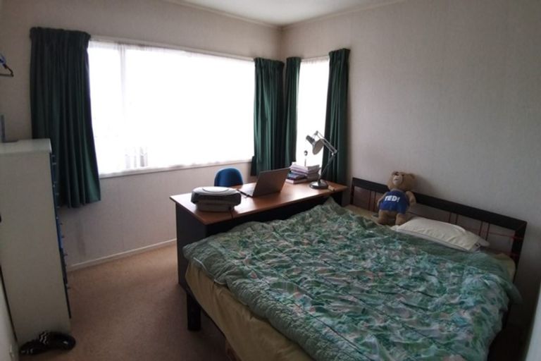 Photo of property in 18 Tupaki Place, Pakuranga Heights, Auckland, 2010