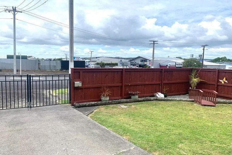 Photo of property in 2/23 Green Street, Papakura, 2110