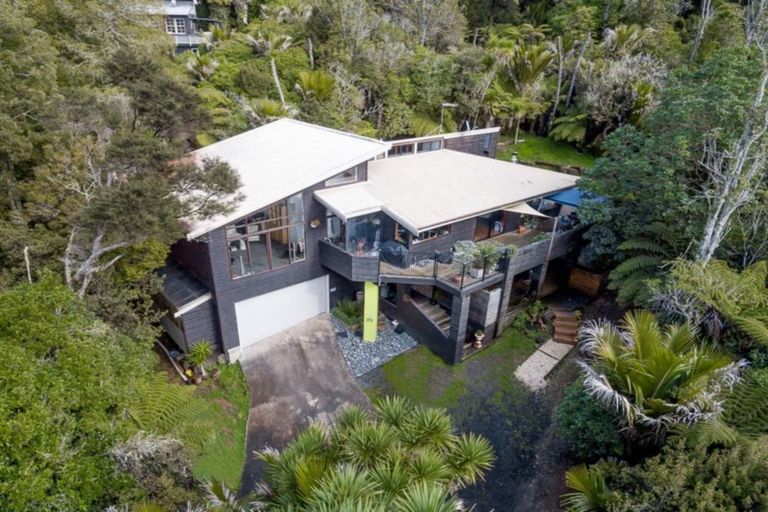 Photo of property in 215 Shaw Road, Titirangi, Auckland, 0604