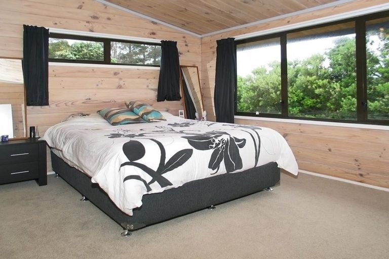 Photo of property in 52 Mercury Way, Whitby, Porirua, 5024