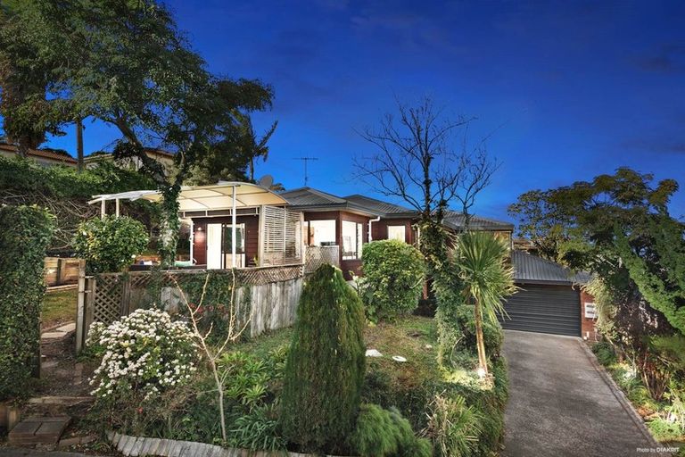 Photo of property in 2/9 Stoneleigh Court, Sunnynook, Auckland, 0632