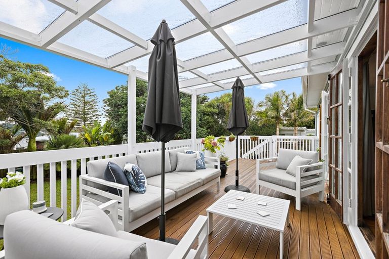 Photo of property in 1/127 Birkdale Road, Birkdale, Auckland, 0626