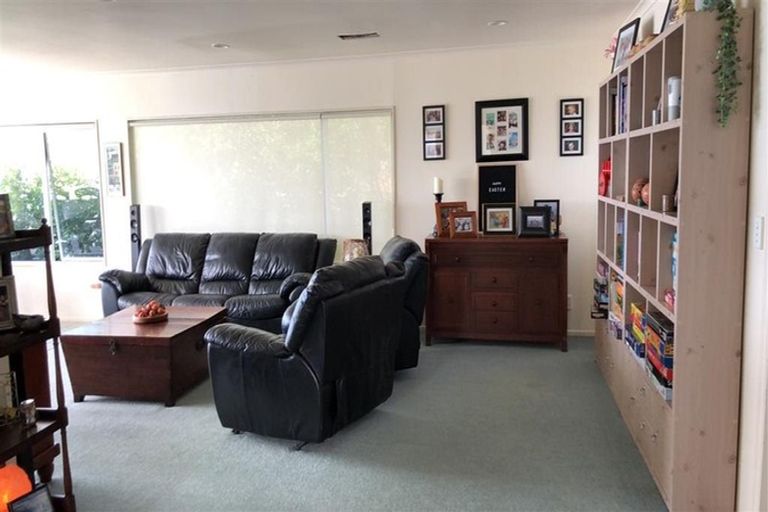 Photo of property in 4 Portal Place, Murrays Bay, Auckland, 0630