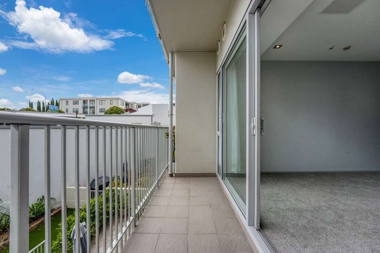 Photo of property in Shoal Haven Apartments, 203c/130 Anzac Street, Takapuna, Auckland, 0622