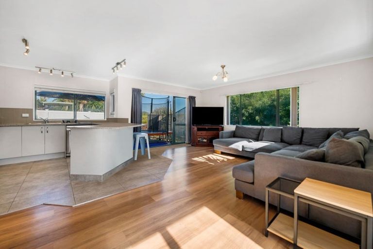 Photo of property in 16 Castlehill Court, Wattle Downs, Auckland, 2103