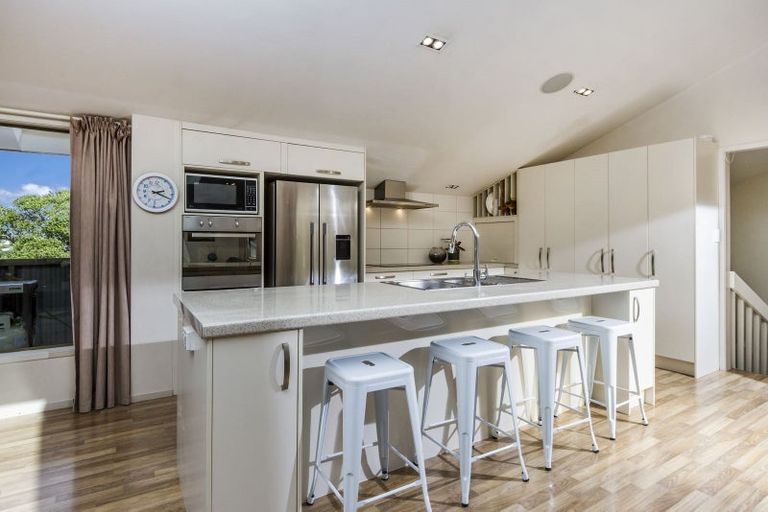 Photo of property in 1 Busbridge Place, Hillcrest, Auckland, 0627