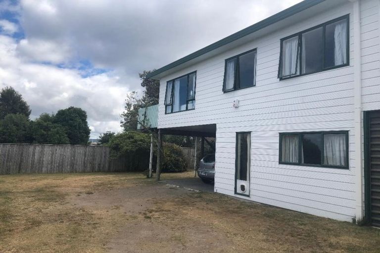 Photo of property in 2/16 Ingle Avenue, Waipahihi, Taupo, 3330