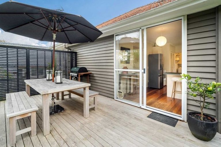 Photo of property in 2 Nutsey Avenue, Northcote, Auckland, 0627