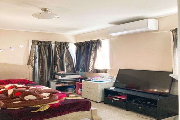 Photo of property in 70 Forest Hill Road, Henderson, Auckland, 0612