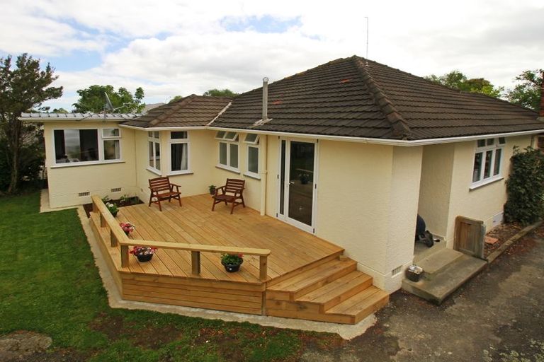 Photo of property in 8 Winston Avenue, Hokowhitu, Palmerston North, 4410