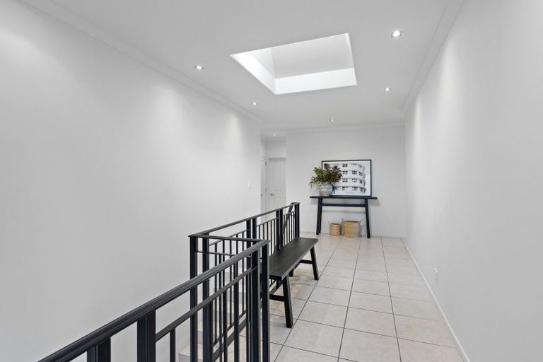 Photo of property in 37 Highcrest Heights, Westmorland, Christchurch, 8025