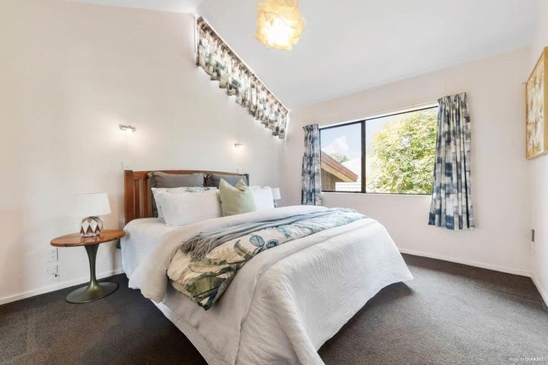 Photo of property in 5 Spears Place, Botany Downs, Auckland, 2010