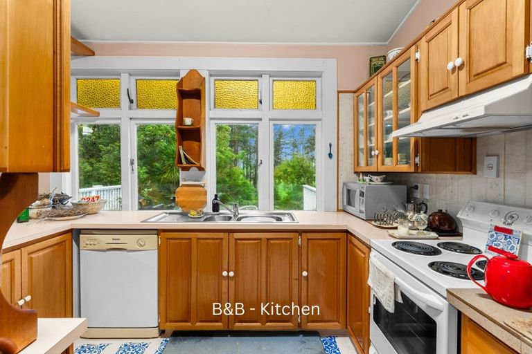 Photo of property in Saddlery Cottage, 3245 Paparoa-oakleigh Road, Paparoa, 0571