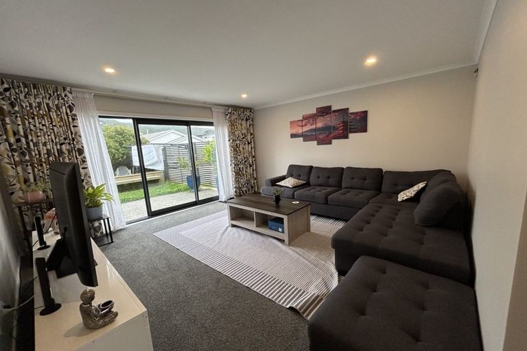 Photo of property in 12 Bluff Road, Kenepuru, Porirua, 5022