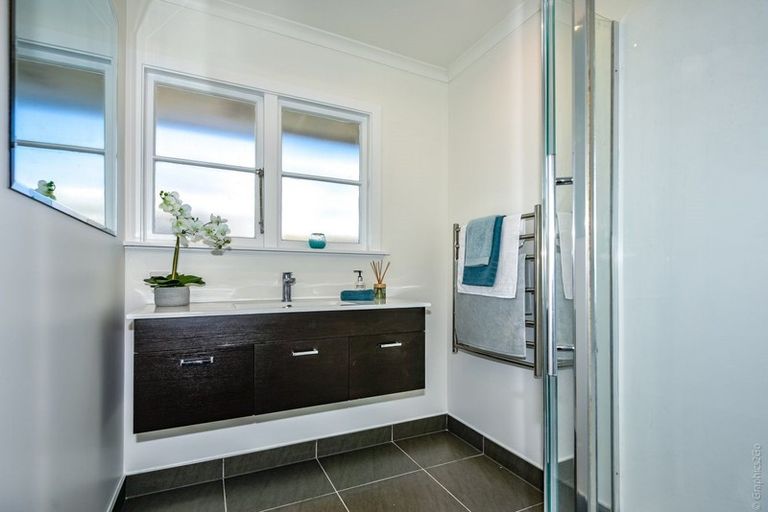 Photo of property in 30 Emlyn Place, Avondale, Christchurch, 8061