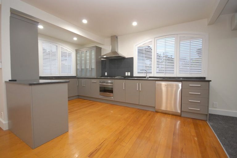 Photo of property in 2/13 Castor Bay Road, Castor Bay, Auckland, 0620