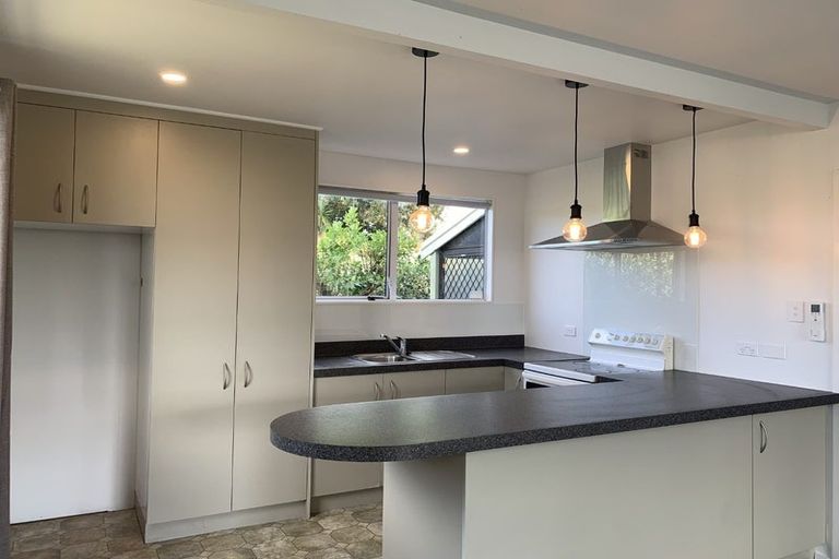 Photo of property in 5 Rapaki Place, Te Atatu Peninsula, Auckland, 0610