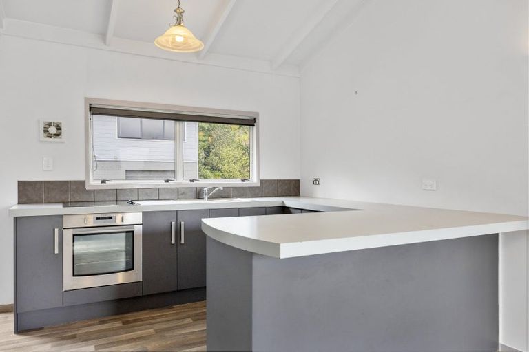 Photo of property in 32 Tremaine Avenue, Two Mile Bay, Taupo, 3330