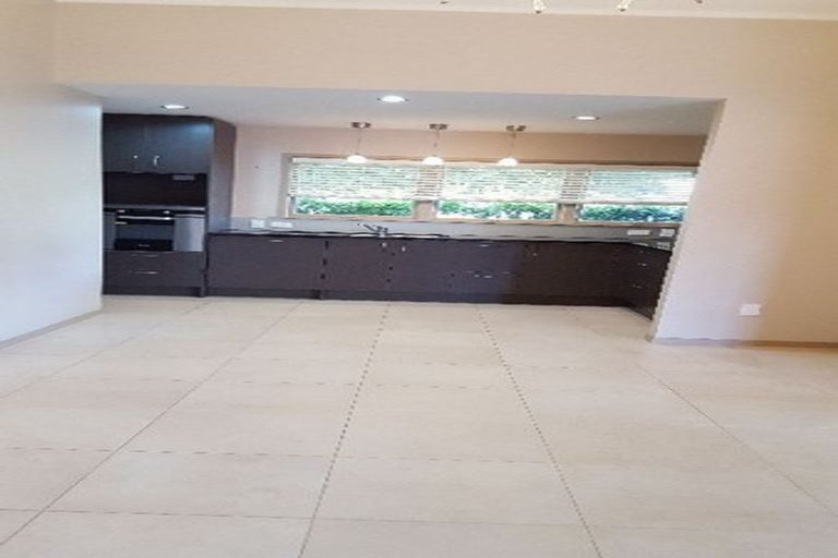 Photo of property in 112 Forrest Hill Road, Forrest Hill, Auckland, 0620