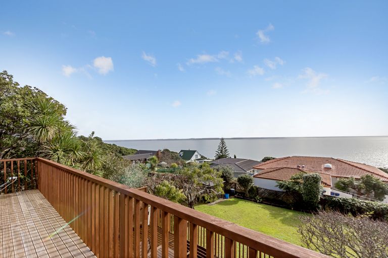 Photo of property in 56 Pacific Parade, Army Bay, Whangaparaoa, 0930