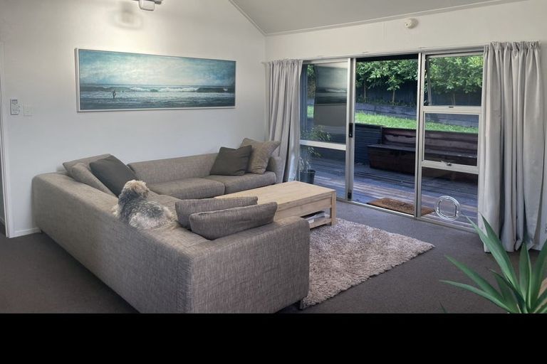 Photo of property in 2/41 Ravenwood Drive, Forrest Hill, Auckland, 0620