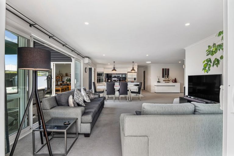 Photo of property in 11 Fred White Drive, Kumeu, 0810