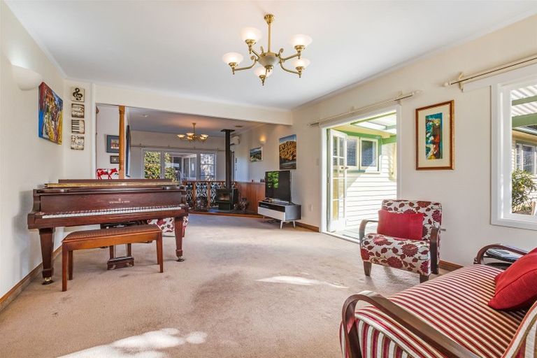 Photo of property in 323 Main Road, Tawa, Wellington, 5028