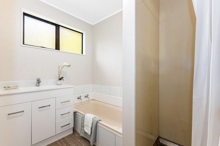 Photo of property in 11 Cleat Street, Whitby, Porirua, 5024