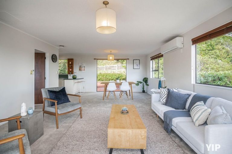 Photo of property in 44 Colchester Crescent, Newlands, Wellington, 6037