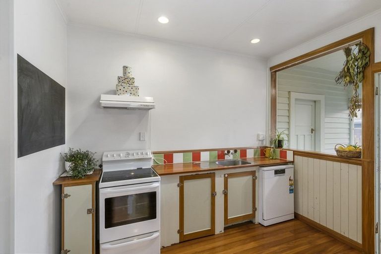 Photo of property in 30 Miro Street, Takaro, Palmerston North, 4410