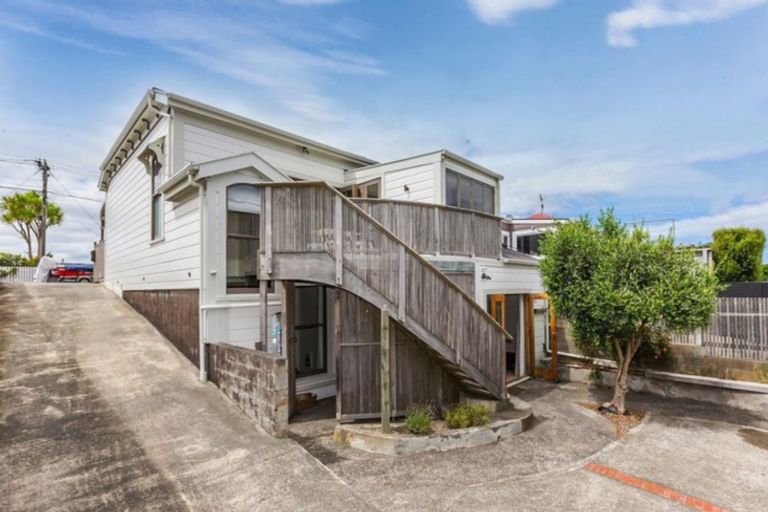 Photo of property in 44 Overtoun Terrace, Hataitai, Wellington, 6021