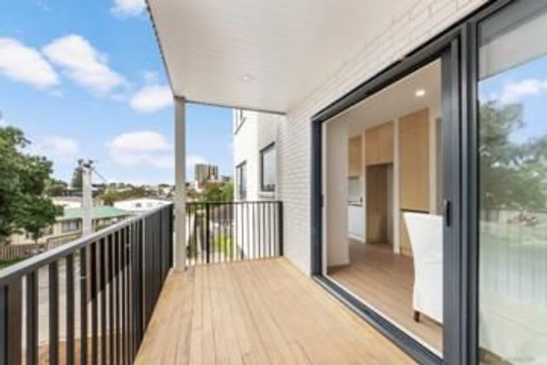 Photo of property in 9/1 Kaponga Crescent, New Lynn, Auckland, 0600