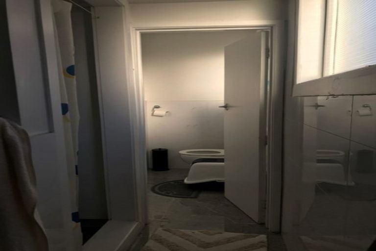 Photo of property in 18 Cheryl Place, Hillcrest, Auckland, 0627