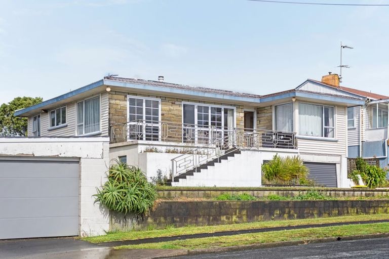 Photo of property in 16 Mayne Street, Waitara, 4320