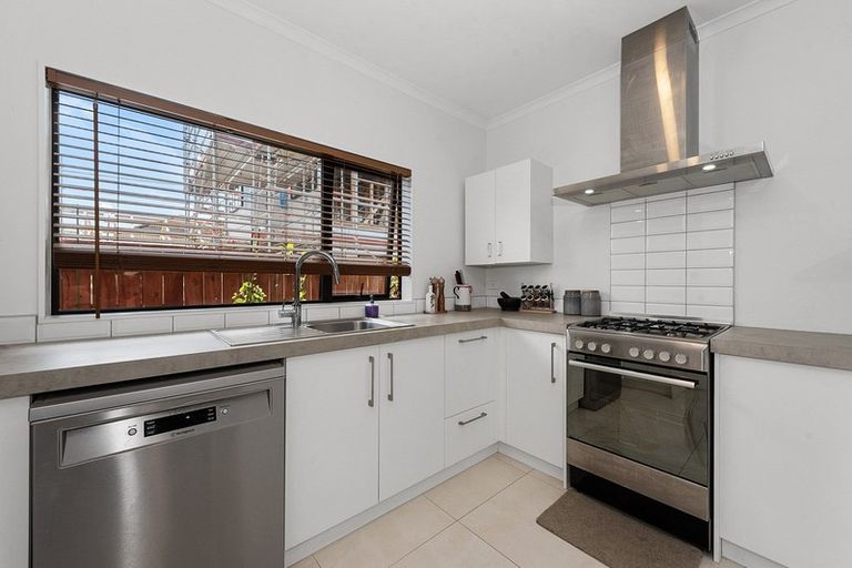 Photo of property in 12 Morrinsville Road, Hillcrest, Hamilton, 3216