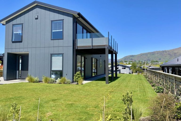 Photo of property in 13 Tuke Lane, Wanaka, 9305