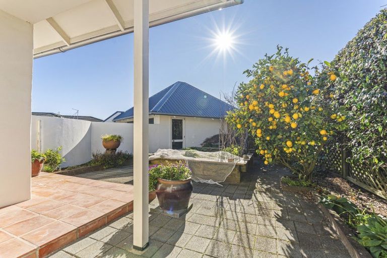 Photo of property in 3 Waiwera Place, Merrilands, New Plymouth, 4312