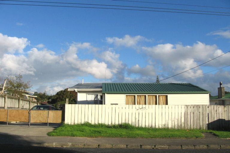 Photo of property in 18a Sylvan Crescent, Te Atatu South, Auckland, 0610