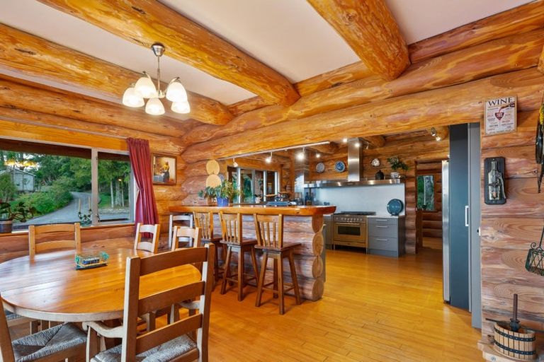 Photo of property in 847 West Coast Road, Oratia, Auckland, 0604