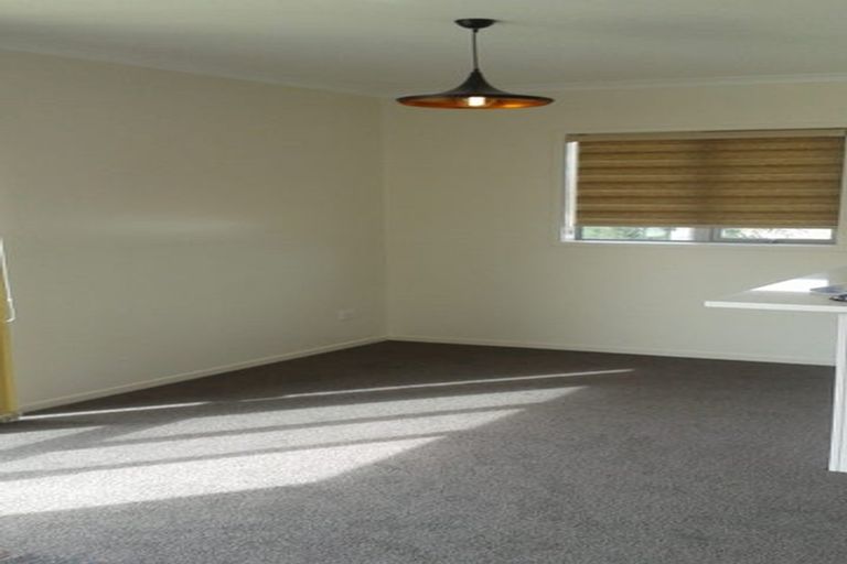 Photo of property in 37 Hibiscus Coast Highway, Silverdale, 0932