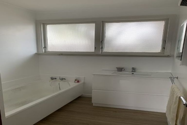 Photo of property in 185 Avonhead Road, Avonhead, Christchurch, 8042