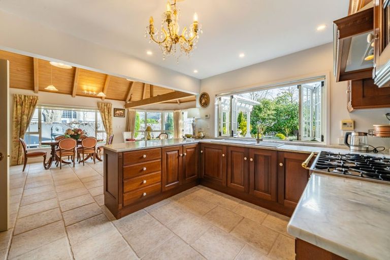 Photo of property in 1 Oakmont, Heretaunga, Upper Hutt, 5018