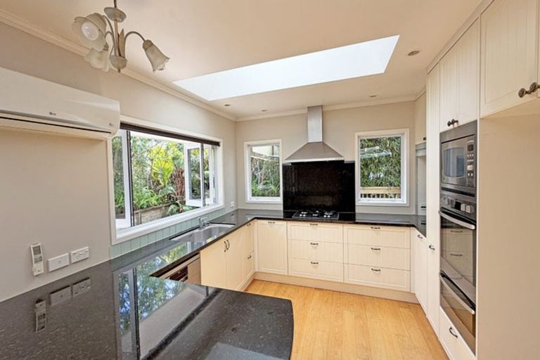 Photo of property in 50 Balmain Road, Chatswood, Auckland, 0626