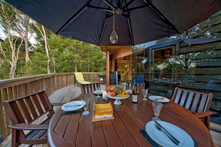 Photo of property in 11e Longfellow Parade, Glen Eden, Auckland, 0604